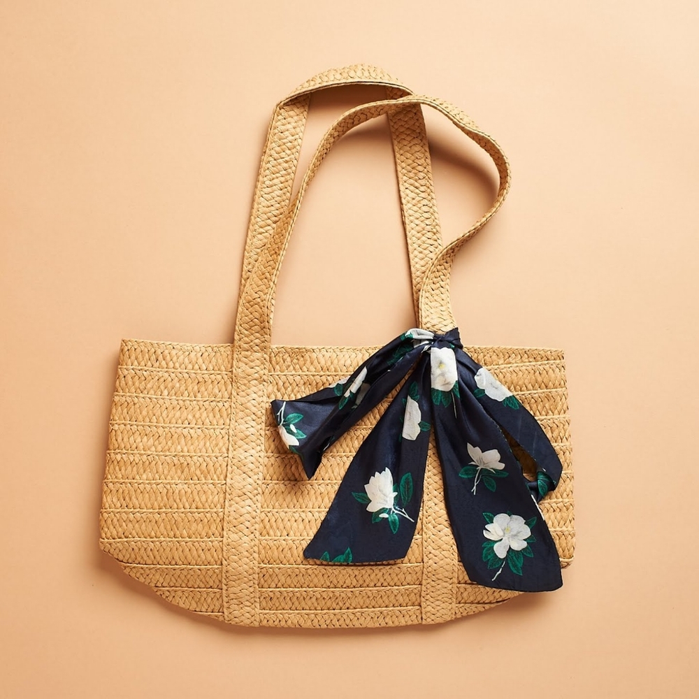 🆕 SALE Draper James Straw Bag with Floral Scarf
